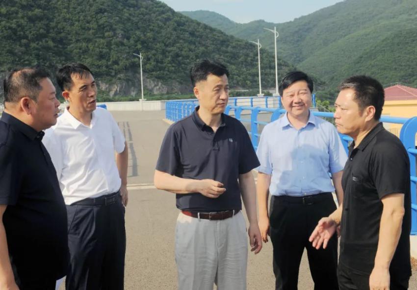 姚华明在盖州市调研基层党建工作检查指导防汛工作并开展巡河